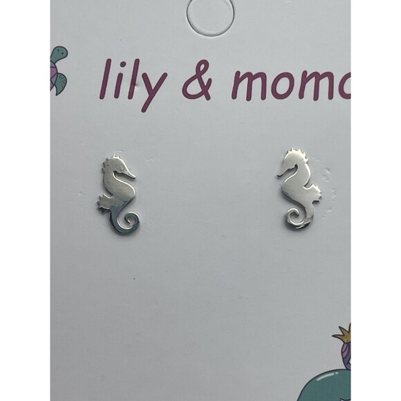 Lily & Momo Sterling Silver Petite Seahorse Kids Stud Earrings New - Picture 2 of 5